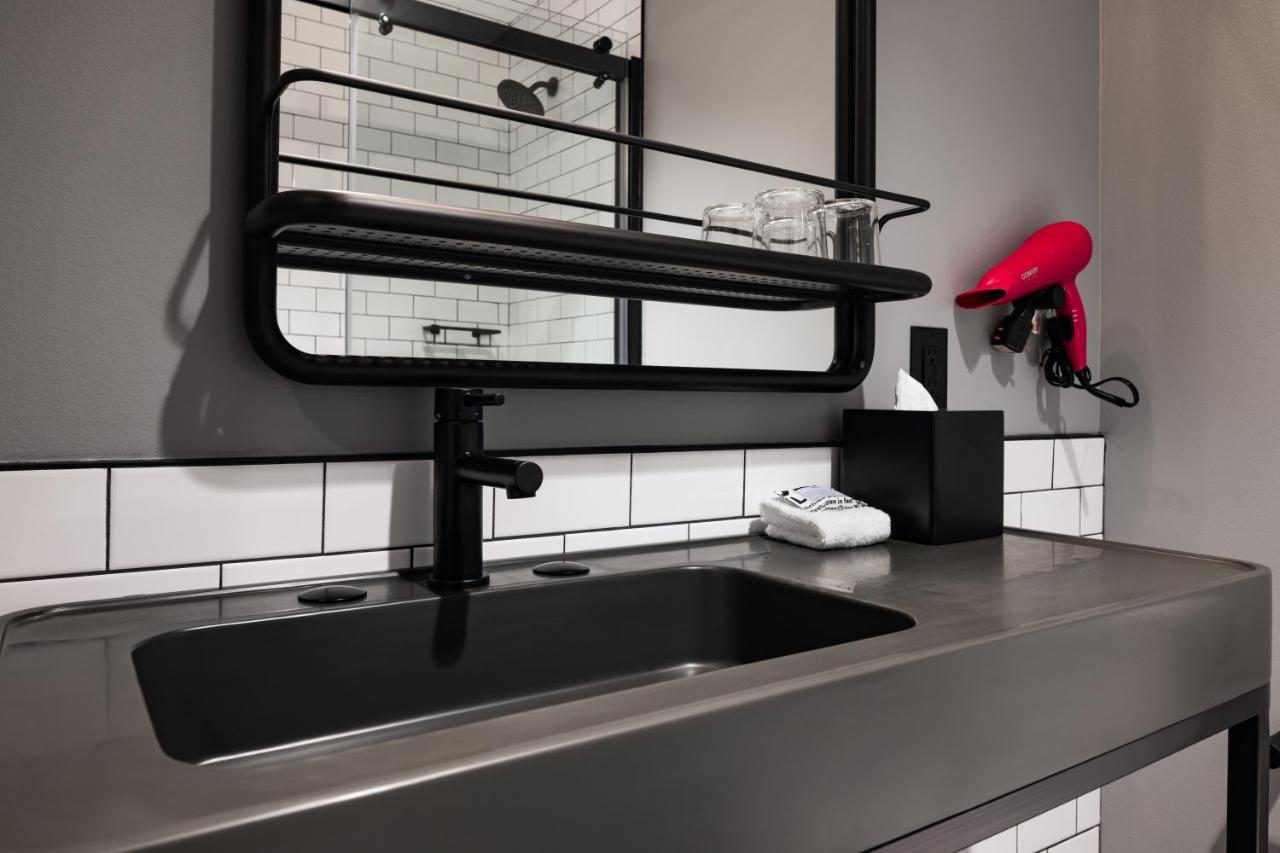 Moxy Omaha Downtown Hotel Buitenkant foto