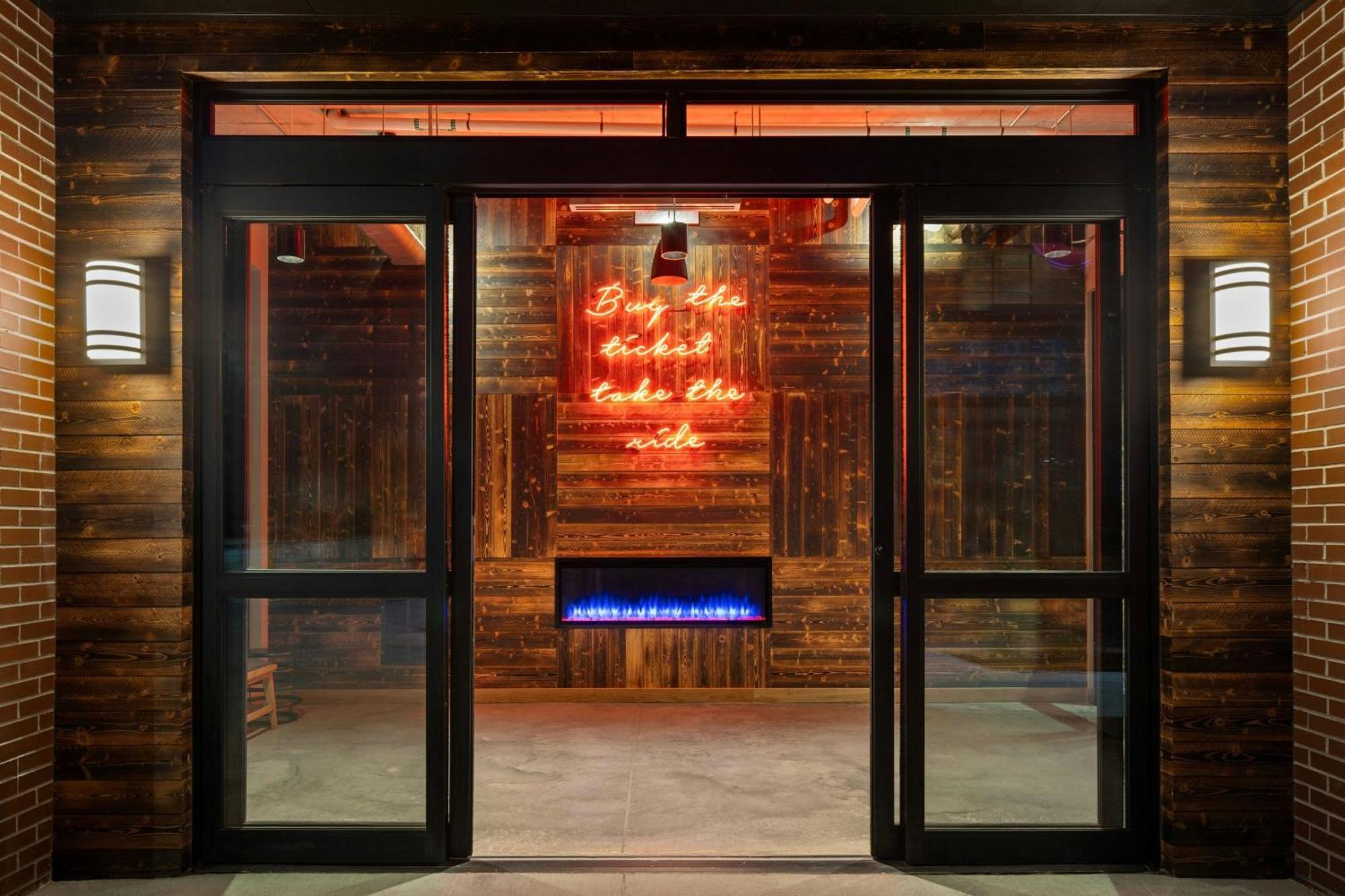 Moxy Omaha Downtown Hotel Buitenkant foto